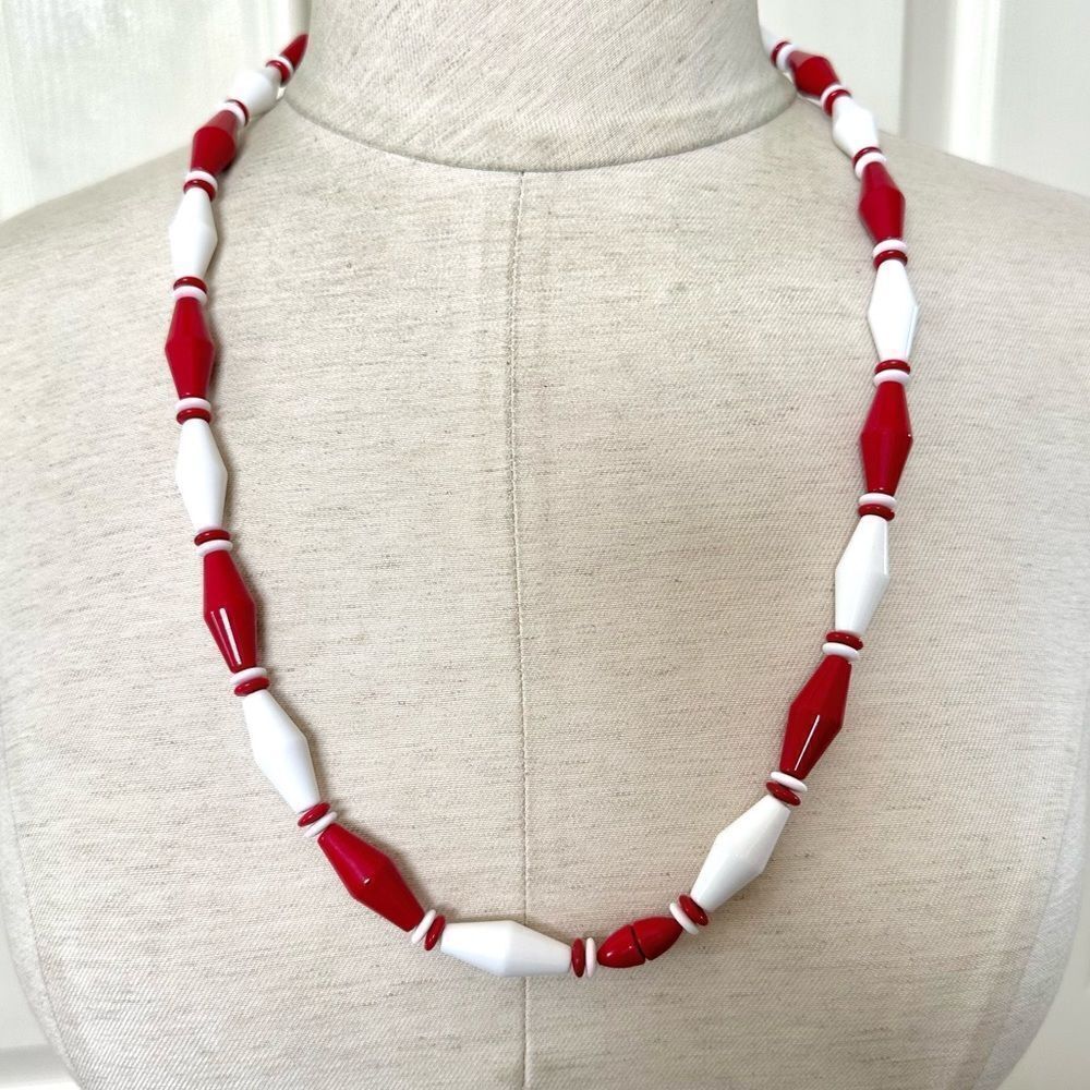 Vintage red and white beaded cocktail necklace